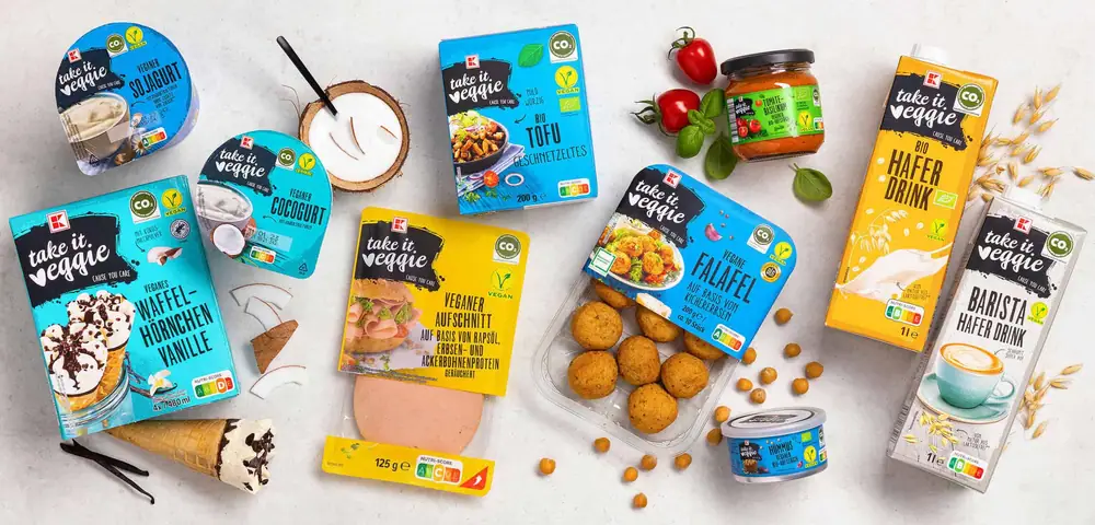 Kaufland añade parmesano y salmón veganos a su línea de productos y amplía su gama a más de 100 artículos