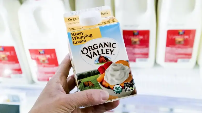 ¿Qué diferencia a la crema ligera de la crema espesa?