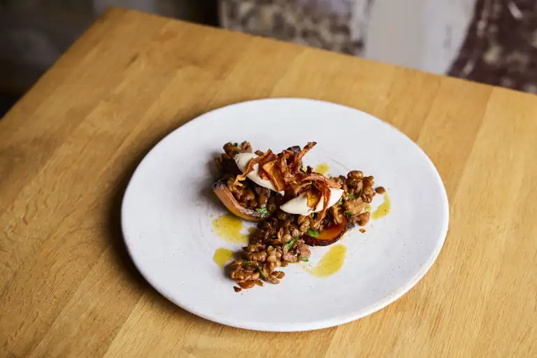 Receta de calabaza asada con ragú de nueces, lentejas y café