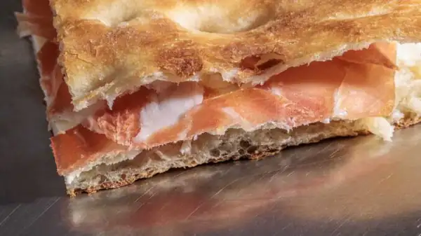 Ripiena, la pizzería romana que rescata la pizza blanca rellena