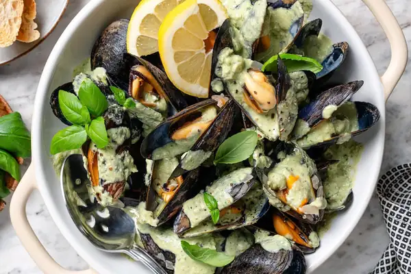 Mussels in Basil Cream Sauce