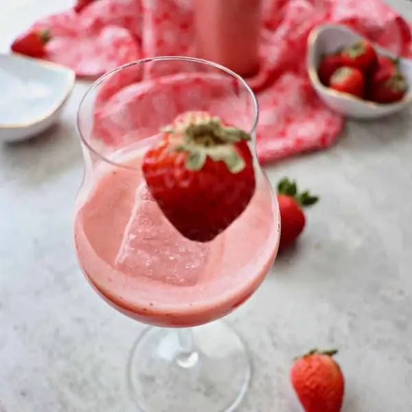 Homemade Strawberry Liqueur - Strawberry Limes
