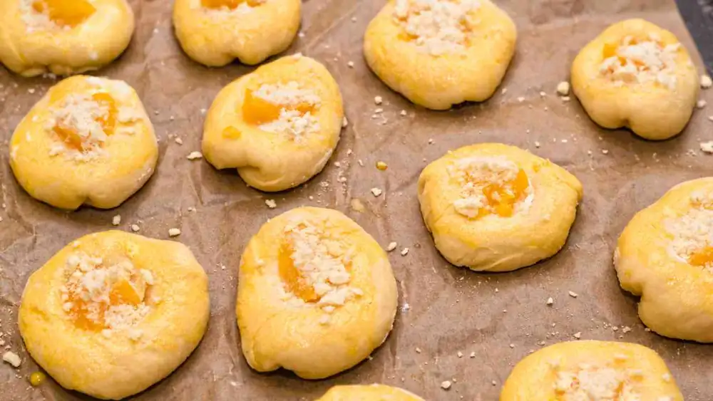 I improvised these apricot biscuits, I made them with whipped shortcrust pastry, they all devoured them in a flash