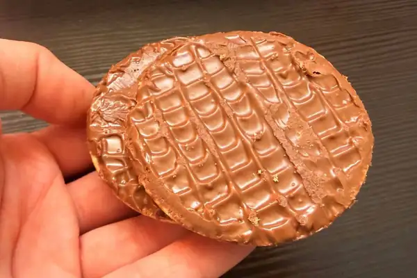 'Supermarket chocolate digestive costing 60p less is as good as McVities original'