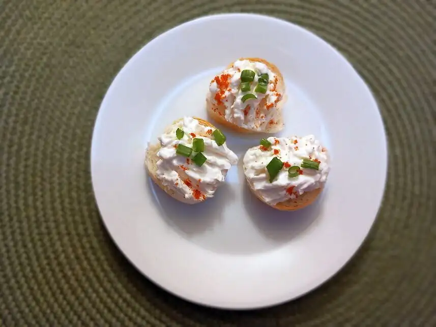 Quick spread of horseradish and chervil