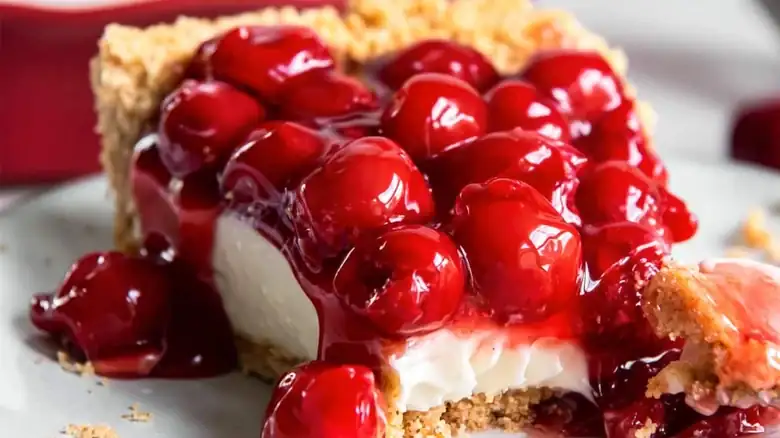 Tu tarta de cerezas necesita una capa de queso crema. Aquí te explicamos cómo hacerlo