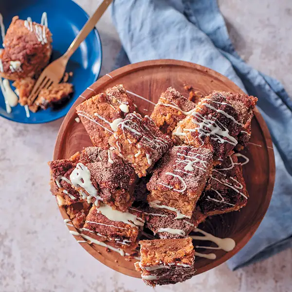 White chocolate, cinnamon and pecan blondies