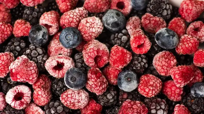Differences to consider when defrosting frozen berries versus citrus fruits