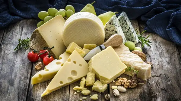 How long can each type of cheese be left out of the refrigerator?