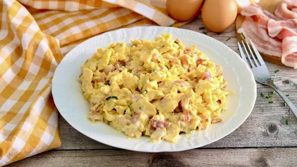Huevos revueltos de Anthony Bourdain