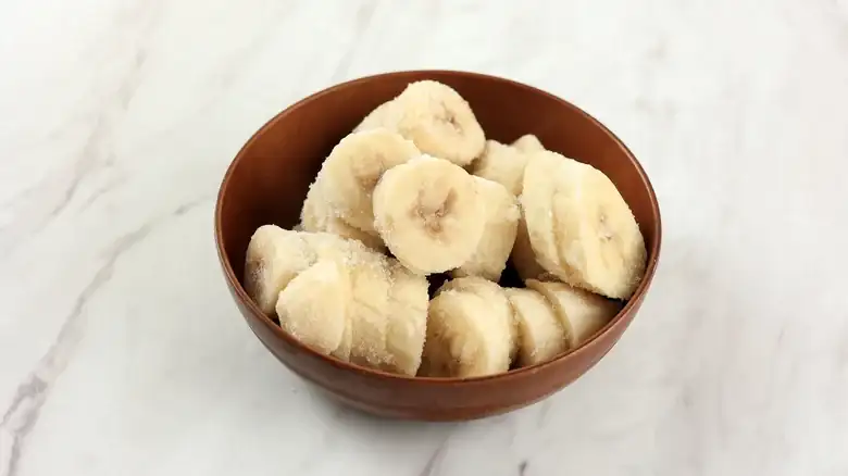 Las chips de plátano congeladas son el dulce que puedes preparar en cualquier momento