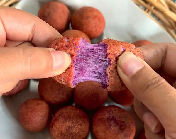 Thai Fried Sweet Potato Balls (Khanom Kai Nok Krata)