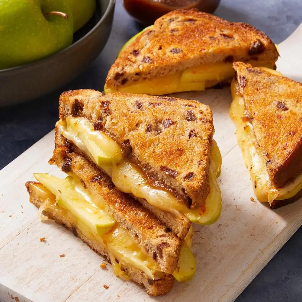 Sándwich de queso a la parrilla con mantequilla de manzana