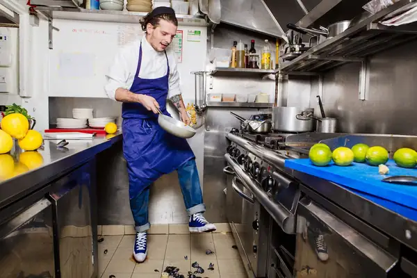 Recipe with artichoke, mussel, bone marrow and ricotta