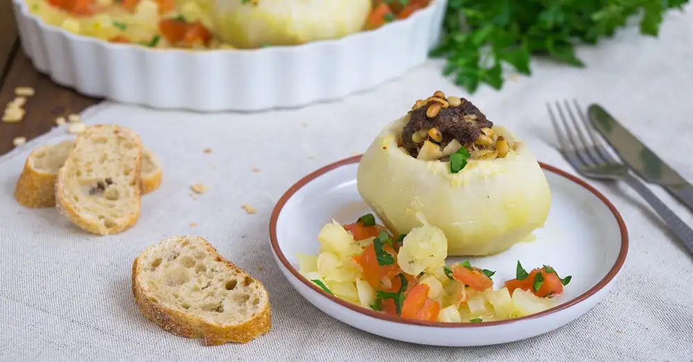 Kohlrabi stuffed with minced meat