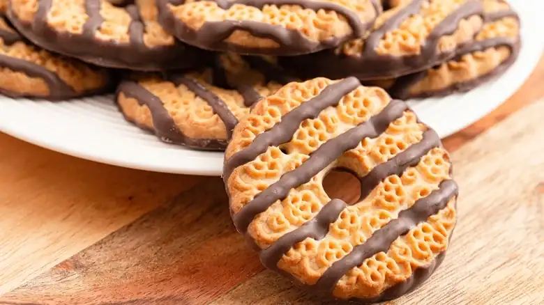 The Key Ingredients You'll Need To Make Minnesota's Beloved Cookie Salad