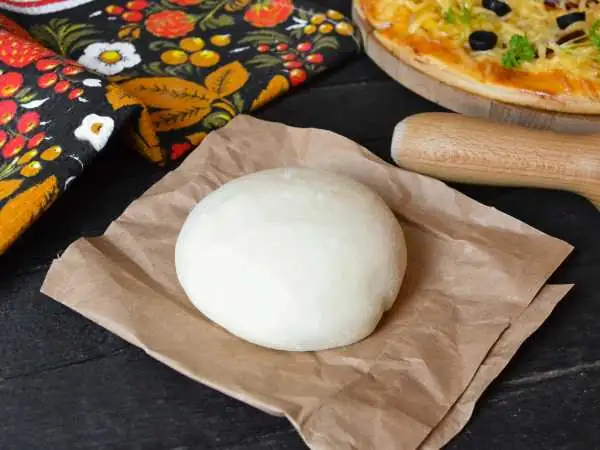 Quick pizza dough with dry yeast