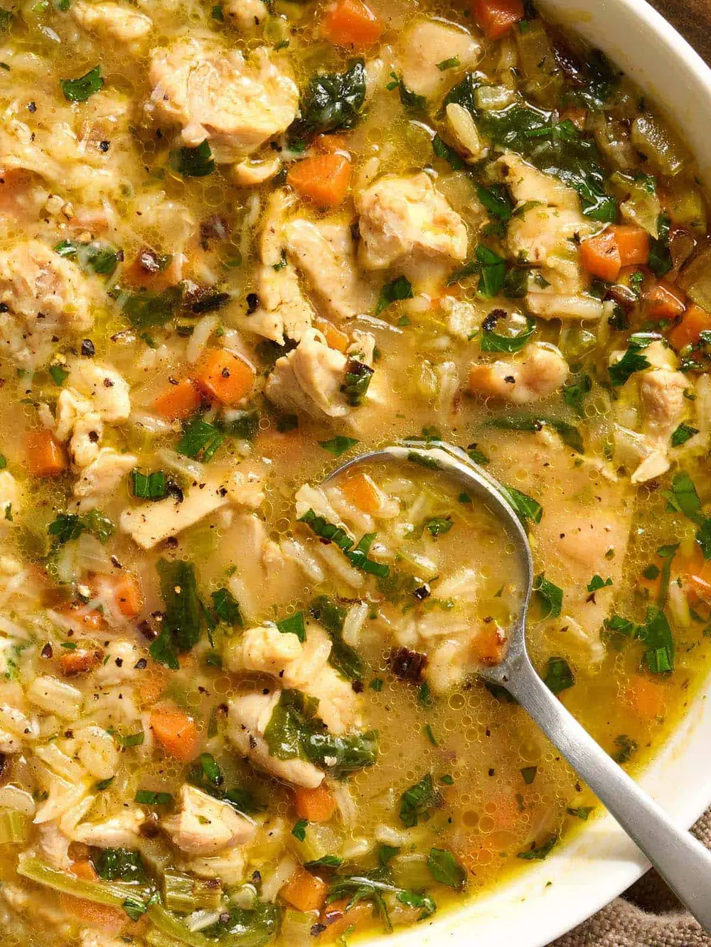 Tazón de caldo de pollo