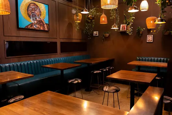 «Estamos increíblemente agradecidos»: un restaurante de Vancouver celebra su 30 aniversario con ofertas especiales de 30 dólares