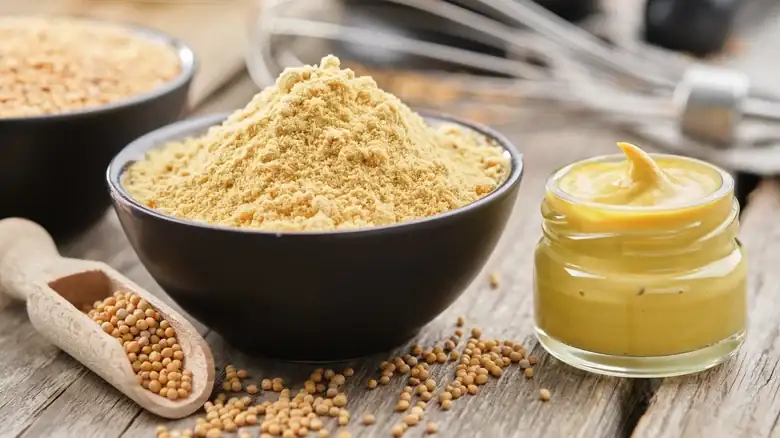 Guardar la mostaza en la despensa es un error de sabor. Aquí te mostramos qué hacer en su lugar