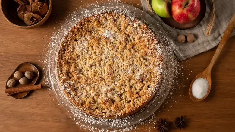 La diferencia entre un pastel de manzana y un crumble está en la cobertura