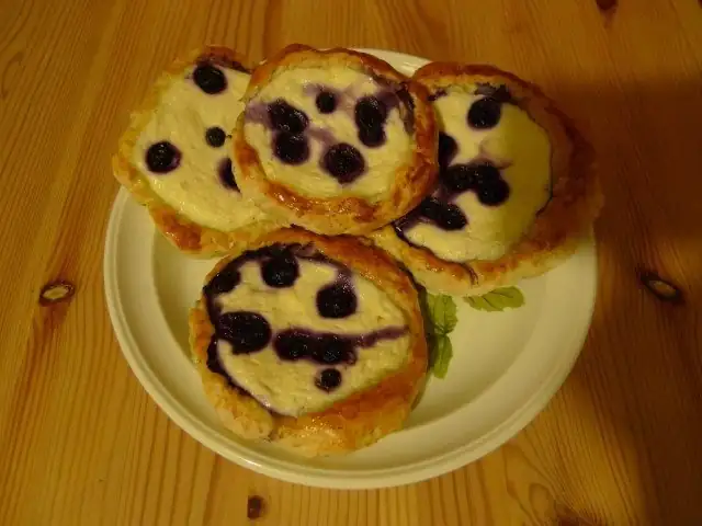 Gluten-free blueberry curd buns