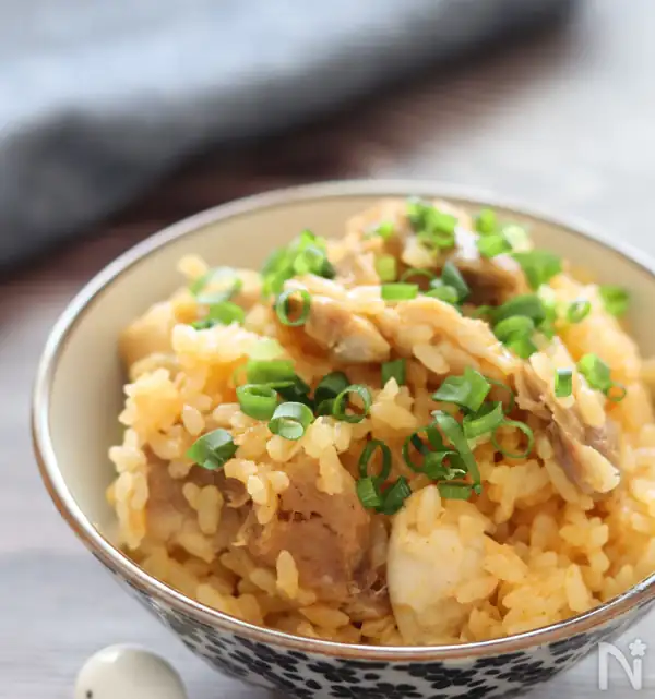 [Korean-style mixed rice cooked with real chicken broth] Whole chicken! Rich and flavorful, addictive♪