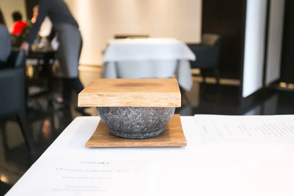 En Narisawa, el bosque llega a la mesa todavía respirando