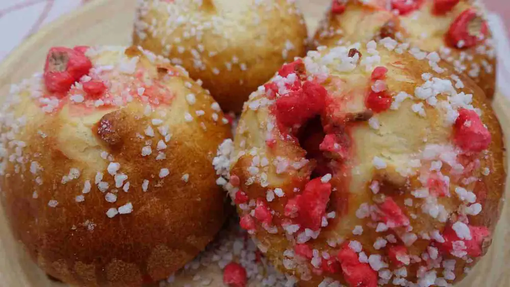 Milk and fruit brioche, soft as a cloud and light as a feather, the awakening will be amazing, they will fight for an encore