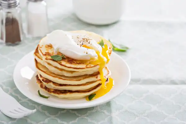 Battle of the Pancakes: American Pancakes vs European Crȇpes
