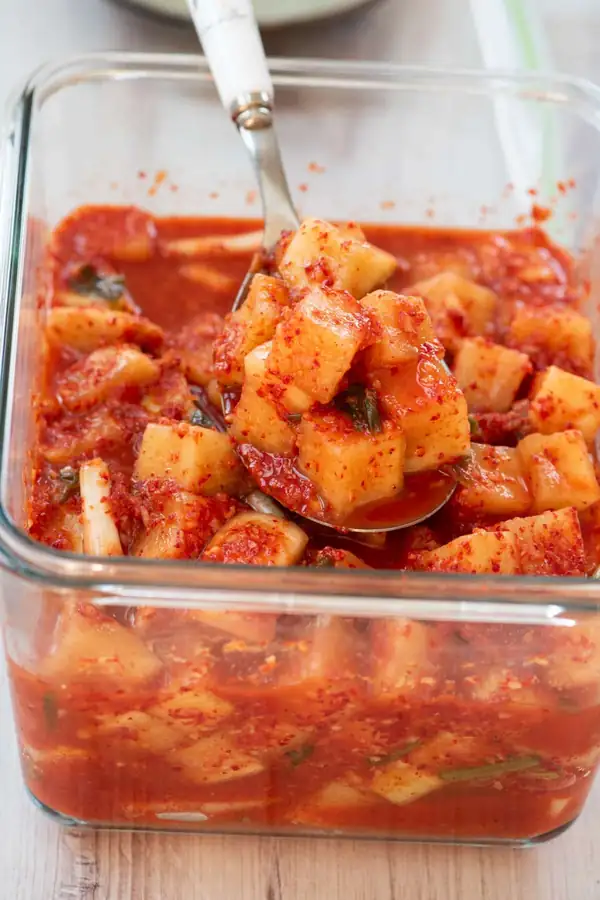 Kkakdugi (Cubed Radish Kimchi)