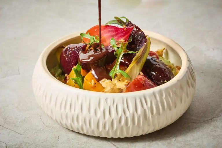 Receta de ensalada de remolacha asada con vinagreta de chocolate y chile