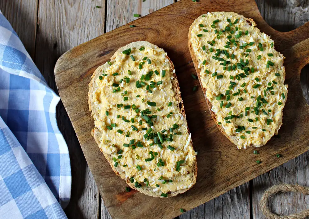 Quick egg spread