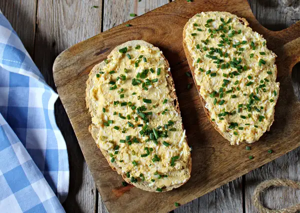 Quick egg spread