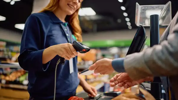 “We should all feel sorry for them”: cashiers are fed up with this customer behavior