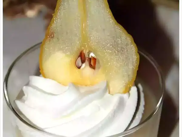 Receta: Sopa de pera, crema chantilly, cardamomo y cristal