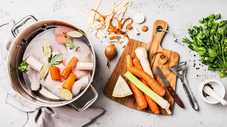 La proporción de líquido y carne que produce un caldo de pollo perfecto