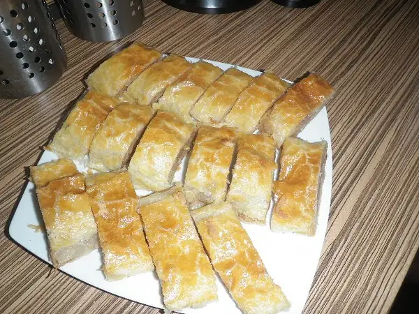 Quick apple strudel