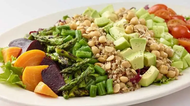 Ensalada Cobb vegana de The Cheesecake Factory