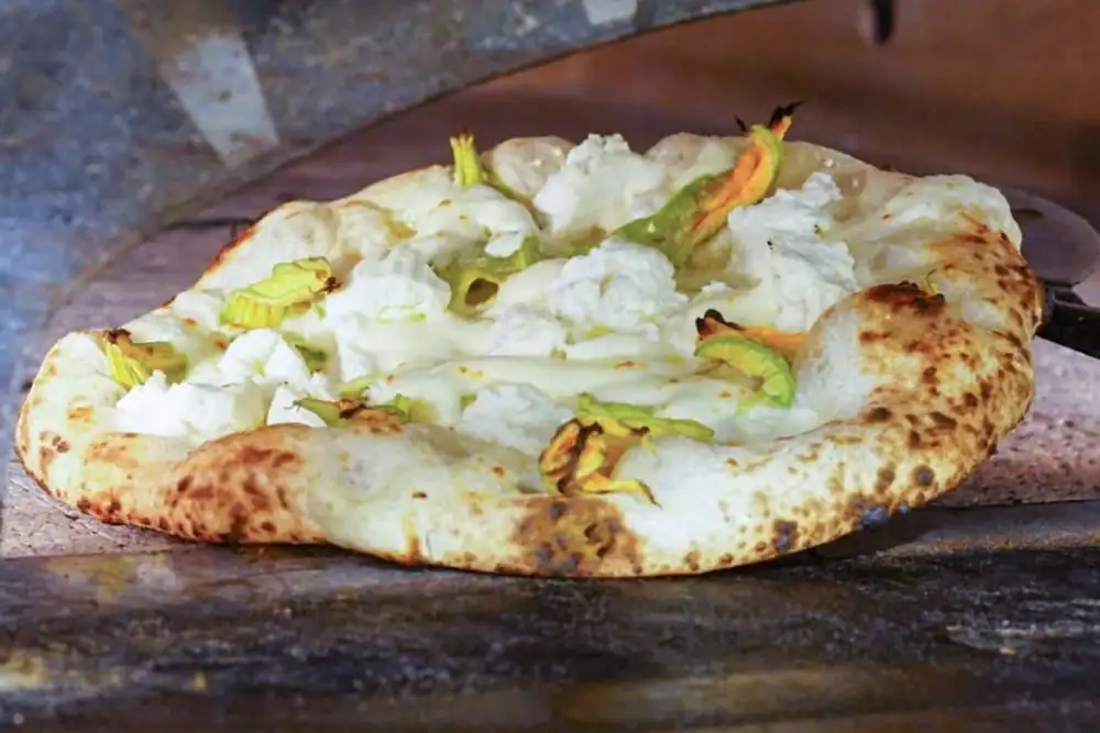 Cetarese, Fiorilla, and Nerano: there's a pizzeria in Salerno that tells the story of the area through its pizzas