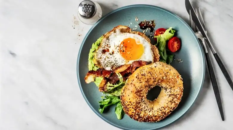 The spicy and sour ingredient for a sandwich that will give your breakfast a special touch