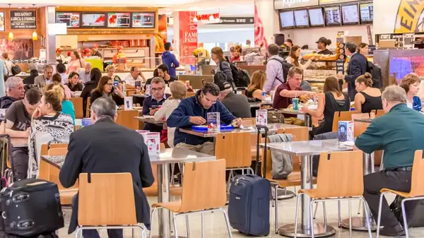 The Fast Food Chain You're Most Likely To Find In US Airports Isn't McDonald's Or Subway