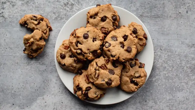 The trick to cutting cookie dough without leaving flat edges
