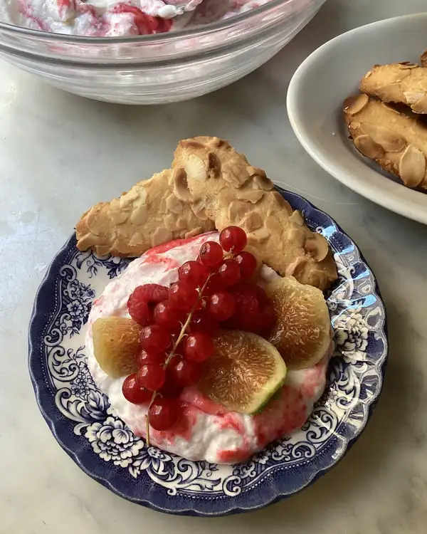 Rachel Roddy’s method for figs with raspberry cream and cat tongue biscuits