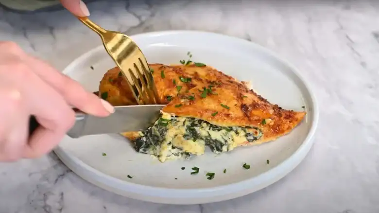 El queso crema es la clave para preparar pechugas de pollo rellenas sin complicaciones entre semana