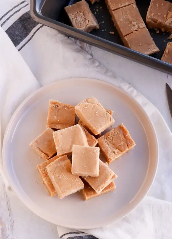 Easy Ginger Fudge (Video)