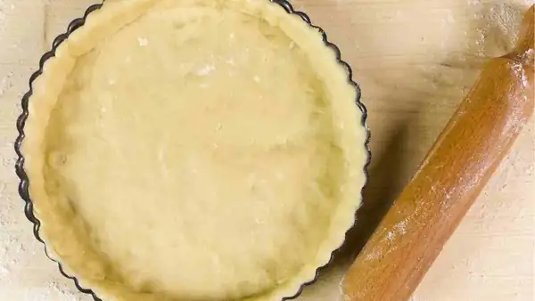 The pastry for the pastiera always broke, but since my friend from Fuorigrotta helps me, it doesn't anymore: add this and you're all set