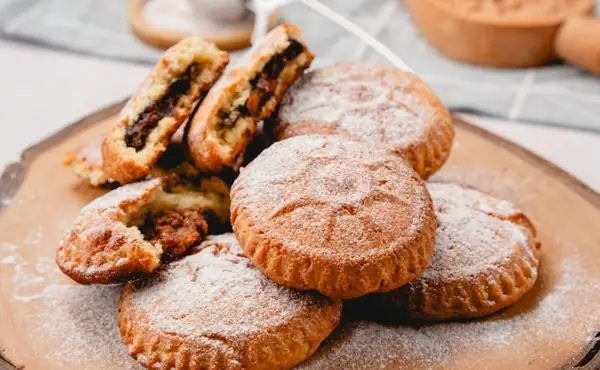 Mamoul (Middle Eastern Date-Filled Cookies)