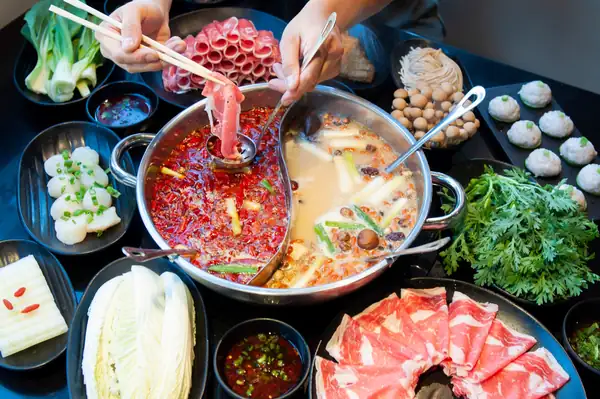 Dónde sumergirse en las burbujeantes ollas de Hot Pot en San Diego