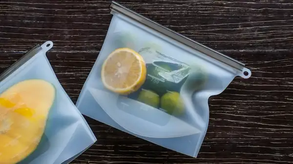 La razón por la que conviene guardar las sobras exclusivamente en bolsas resellables